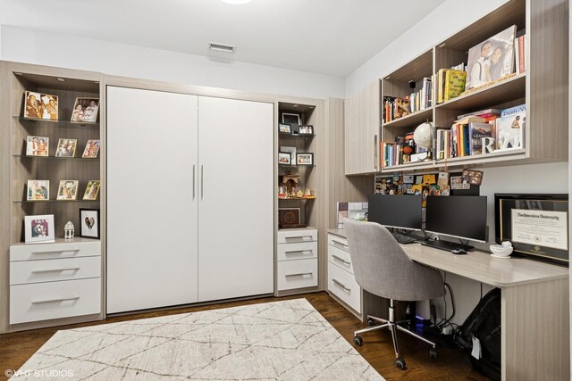 849 N Franklin St Unit 618, Chicago, IL 60610 - office space featuring built in study area and dark wood-style floors