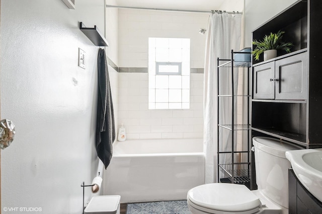 430 S Tanner Ave, Kankakee, IL 60901 - full bath featuring toilet, vanity, and shower / bath combo