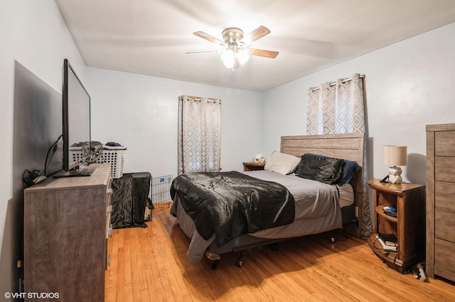 430 S Tanner Ave, Kankakee, IL 60901 - bedroom with light wood-style floors and ceiling fan
