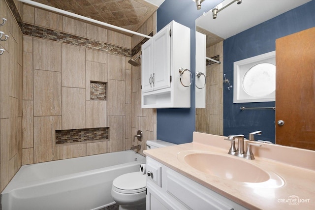 916 Shady Ln, Aurora, IL 60506 - bathroom featuring vanity, toilet, and washtub / shower combination