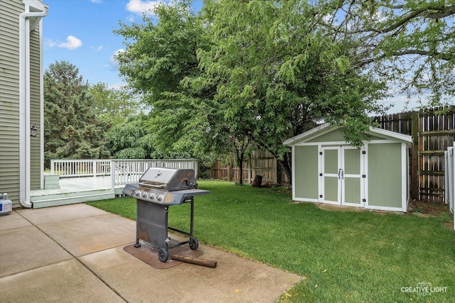 916 Shady Ln, Aurora, IL 60506 - view of yard featuring a patio