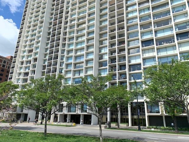 view of apartment building / complex