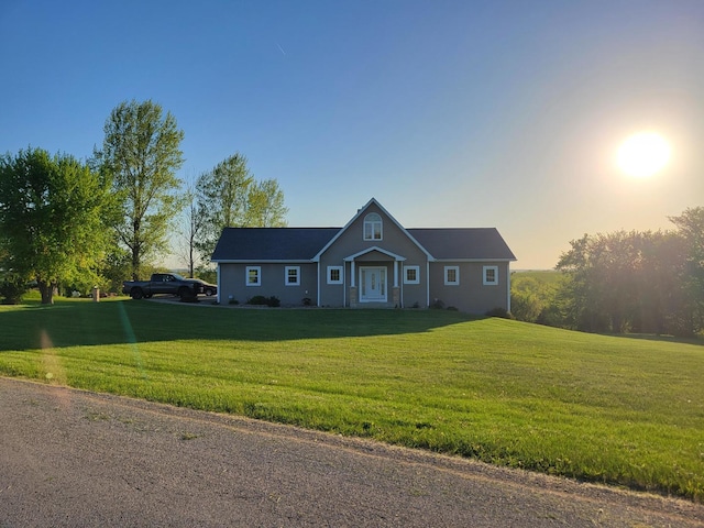 7648 N Indian Ridge Rd, East Dubuque, IL 61025 - single story home featuring a front yard