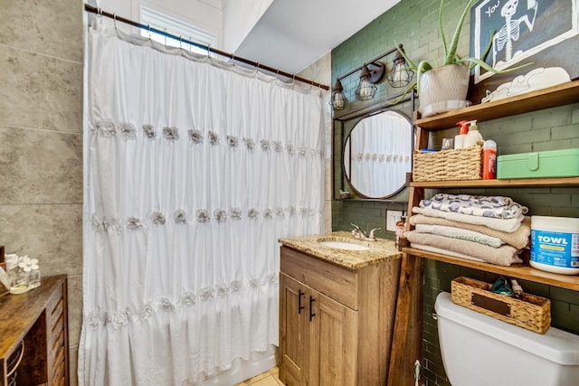 838 N Maplewood Ave Unit 1R, Chicago, IL 60622 - bathroom with vanity, tile walls, and a shower with curtain