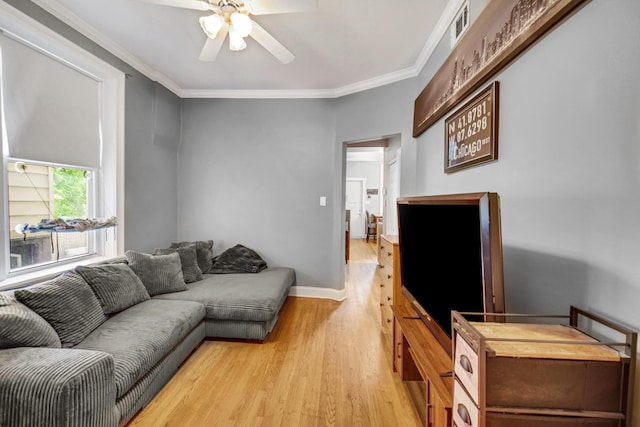 838 N Maplewood Ave Unit 1R, Chicago, IL 60622 - living area featuring a ceiling fan, light wood finished floors, and crown molding
