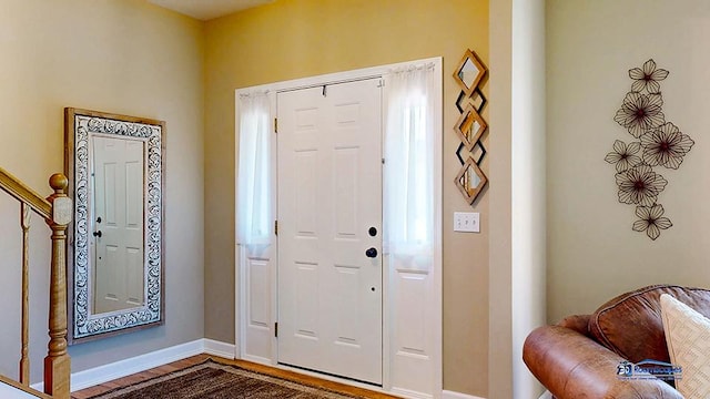 532 Nunda Trl, Crystal Lake, IL 60012 - foyer entrance with baseboards and wood finished floors