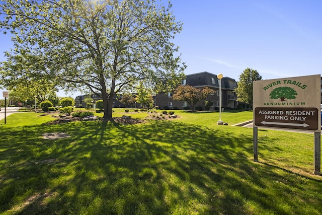 838 Jonathan Ct Unit 305, Prospect Heights, IL 60070 - view of home's community featuring a lawn