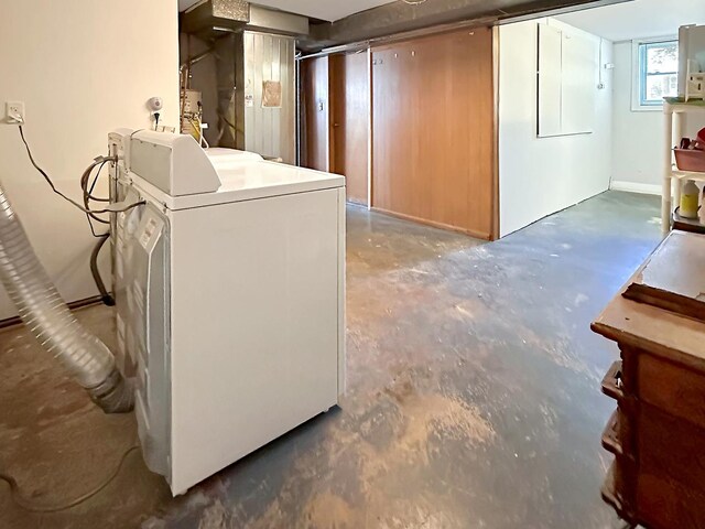 337 E Rose St, Glenwood, IL 60425 - below grade area featuring washer / clothes dryer