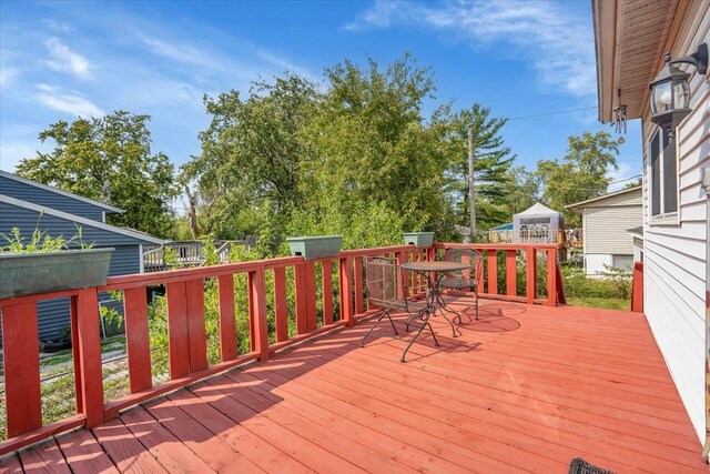 337 E Rose St, Glenwood, IL 60425 - wooden terrace with outdoor dining space