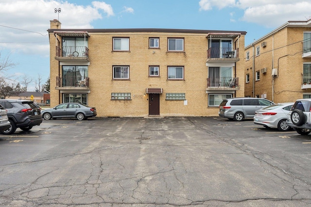 915 Graceland Ave Unit 1E, Des Plaines, IL 60016 - view of apartment building / complex with uncovered parking