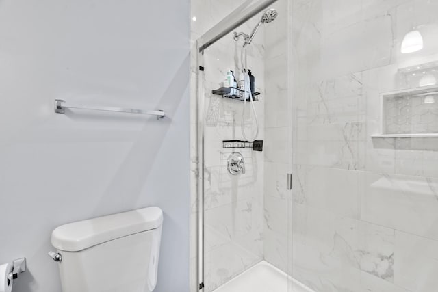 410 Meadow Green Ln, Round Lake, IL 60073 - full bath featuring toilet and a shower stall
