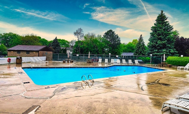1205 E Hintz Rd Unit 212, Arlington Heights, IL 60004 - community pool featuring a patio area and view of scattered trees