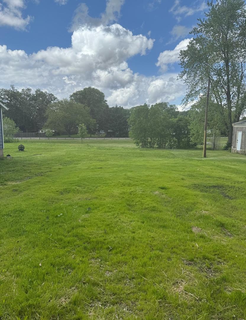614 E Livingston St, Monticello, IL 61856