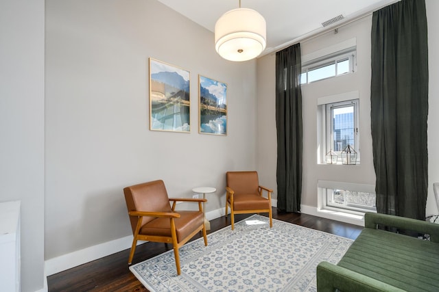 1120 W Adams St Unit 5W, Chicago, IL 60607 - living area featuring baseboards and dark wood-style floors