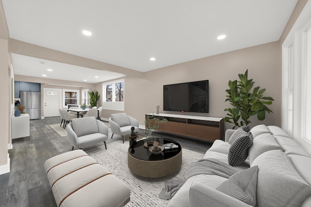 living room with recessed lighting, dark wood-style floors, and baseboards