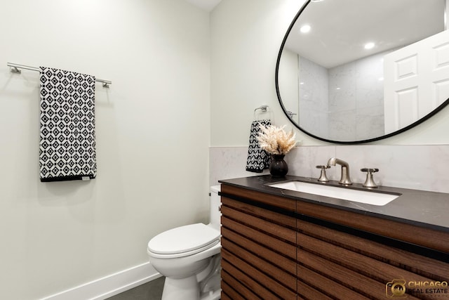 23653 W Ewing Dr, Plainfield, IL 60586 - bathroom with toilet, vanity, baseboards, and recessed lighting