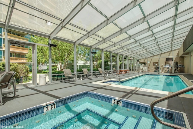 1720 Maple Ave Unit 670, Evanston, IL 60201 - indoor pool with an in-ground hot tub and a patio area