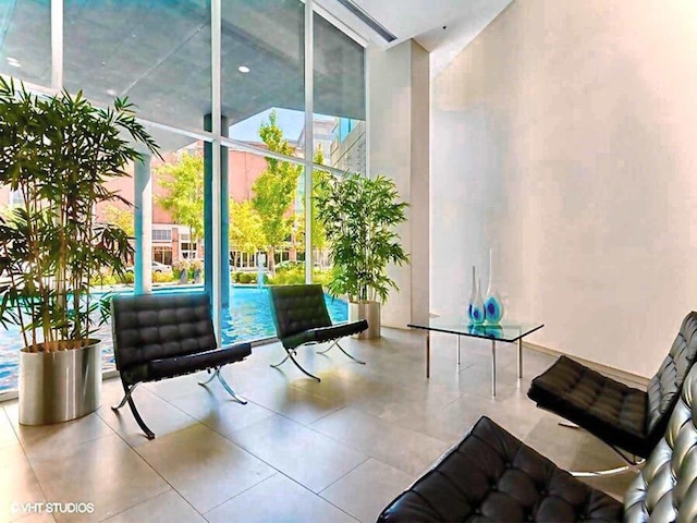 1720 Maple Ave Unit 670, Evanston, IL 60201 - community lobby featuring expansive windows