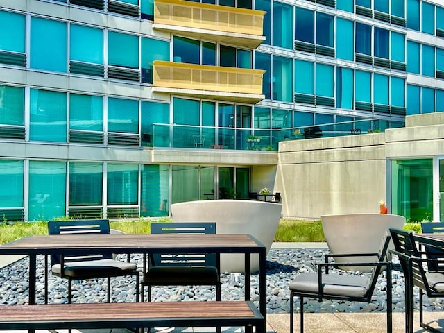 1720 Maple Ave Unit 670, Evanston, IL 60201 - balcony with outdoor dining area and a patio