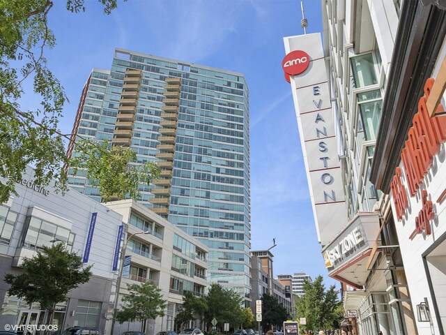 1720 Maple Ave Unit 670, Evanston, IL 60201 - view of building exterior with a view of city