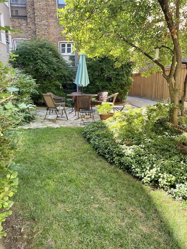 806 Forest Ave Unit 3, Evanston, IL 60202 - view of yard with a patio area