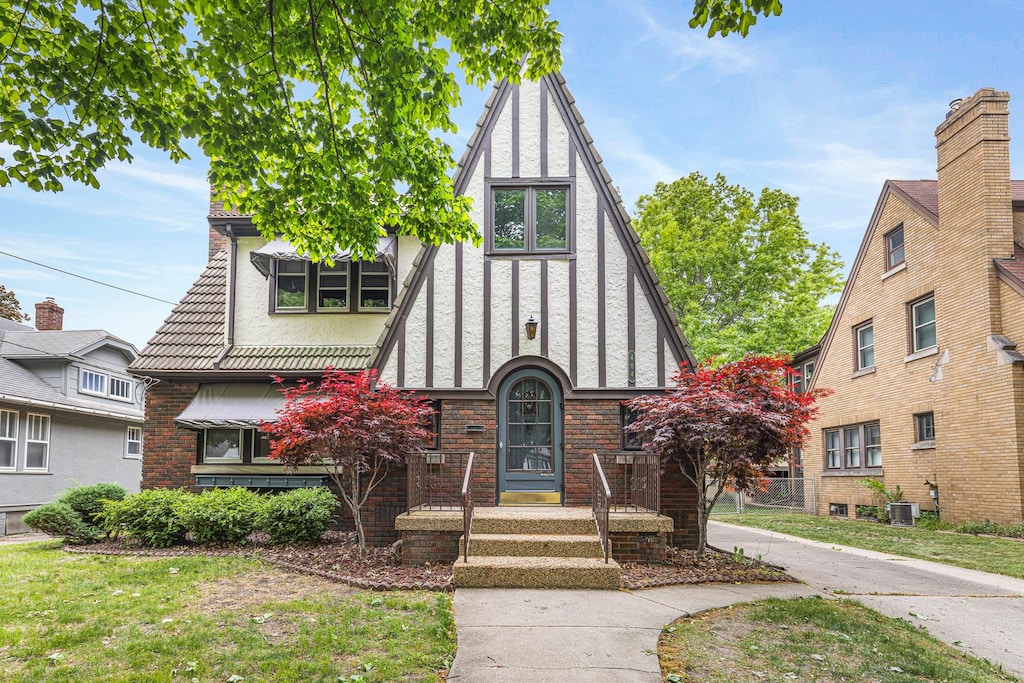 404 Robert Ave, Rockford, IL 61107 - english style home with stucco siding, cooling unit, and brick siding