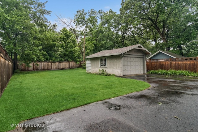 827 Forest Ave, River Forest, IL 60305 - fenced backyard with an outbuilding, a detached garage, driveway, and view of wooded area