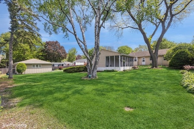 10 N Waverly Pl, Mount Prospect, IL 60056 - view of grassy yard featuring a sunroom