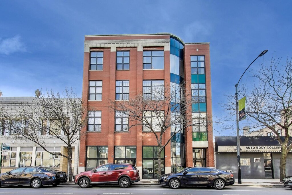 4440 N Kedzie Ave Unit 401, Chicago, IL 60625 - photo 1