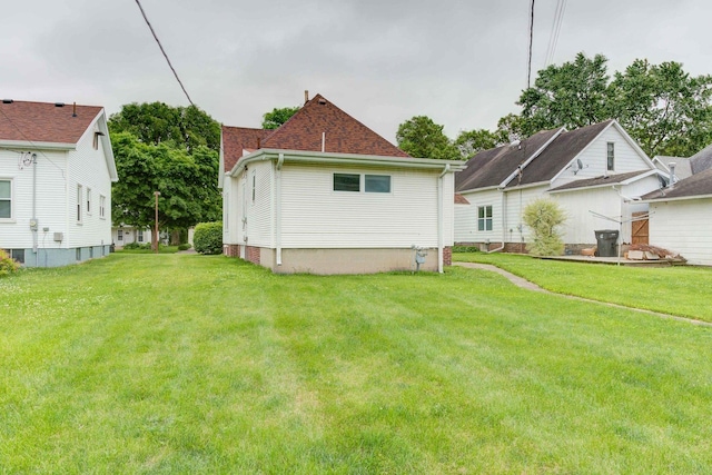 206 N Pine St, Villa Grove, IL 61956 - back of property with a yard
