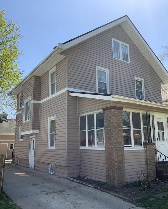 523 Edwards St, Aurora, IL 60505 - view of side of home