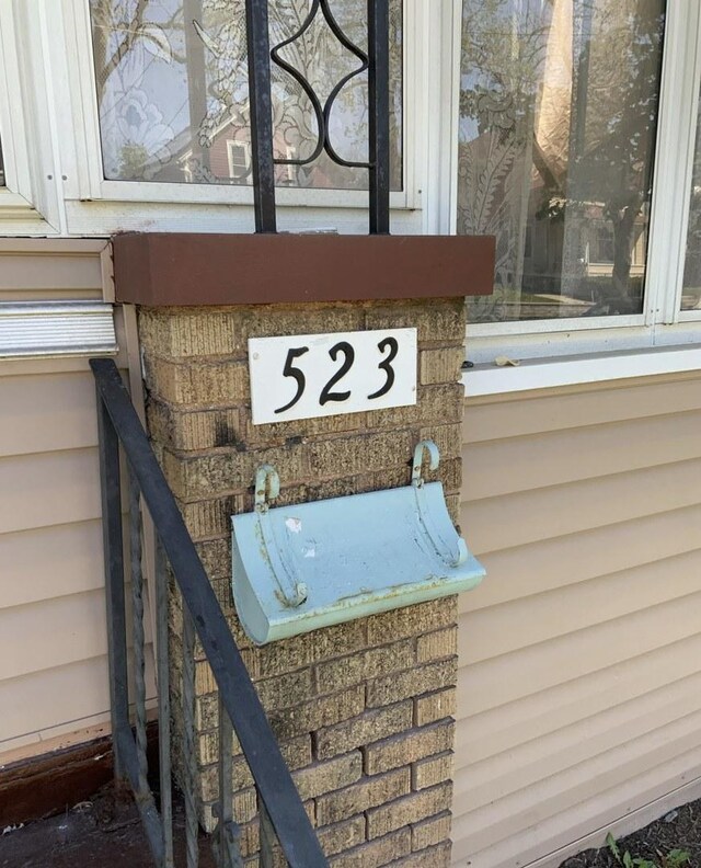 523 Edwards St, Aurora, IL 60505 - exterior view