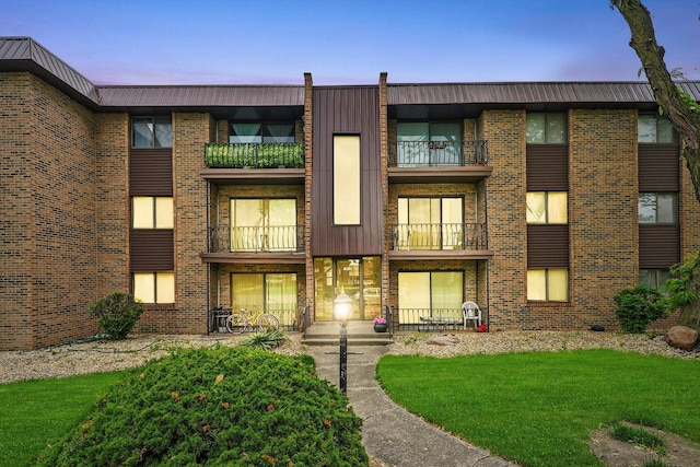 3010 Bernice Rd Unit 303, Lansing, IL 60438 - view of property at dusk