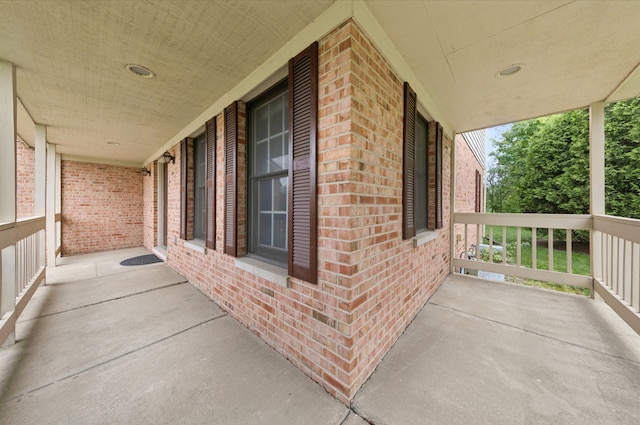 201 Rosewood Ct, Westmont, IL 60559 - view of covered porch