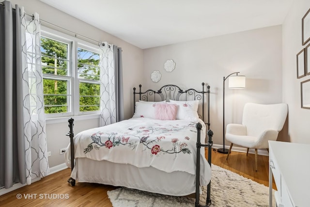 1140 Catalpa Ln, Naperville, IL 60540 - bedroom featuring wood finished floors and baseboards