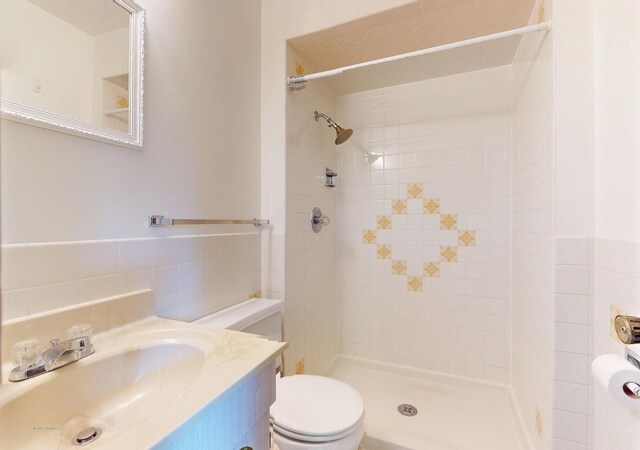 1809 Grant St, Evanston, IL 60201 - full bath with toilet, tiled shower, and vanity