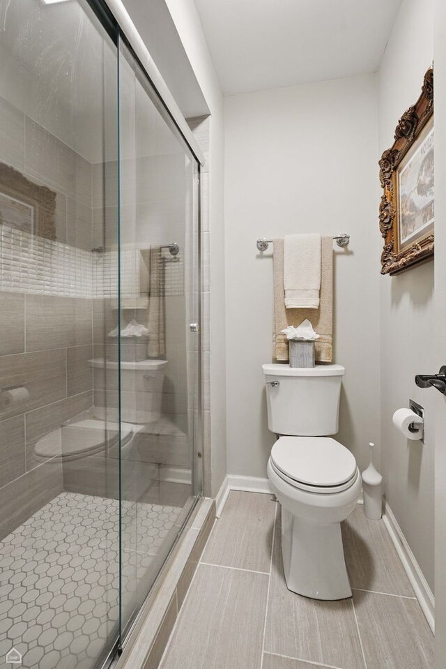 36 Lakewood Cir, Saint Charles, IL 60174 - full bath with toilet, baseboards, and a stall shower