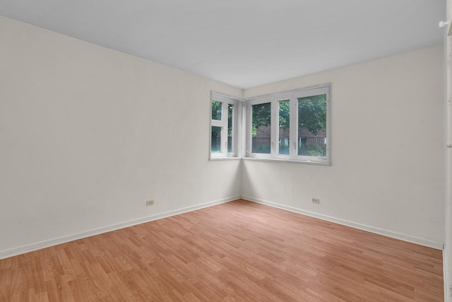 7204 Oak Ave Unit 1Nw, River Forest, IL 60305 - empty room featuring light wood-style floors and baseboards