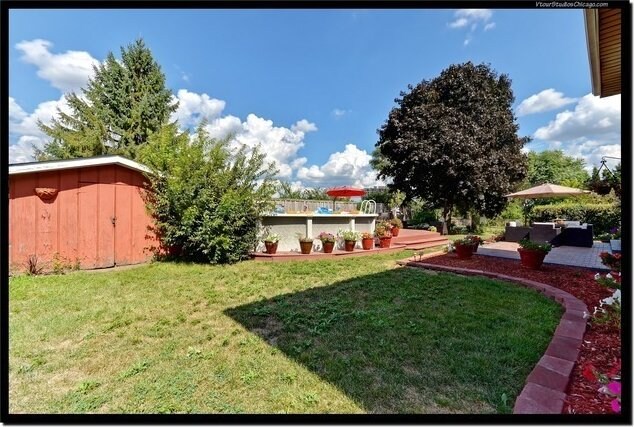 510 W Millns Ct, Addison, IL 60101 - view of green lawn featuring a patio