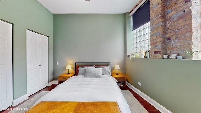 1508 Elmwood Ave Unit 3, Evanston, IL 60201 - bedroom with wood finished floors and baseboards