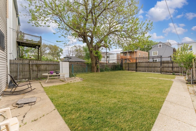 4947 W Huron St, Chicago, IL 60644 - view of yard featuring a patio and a residential view