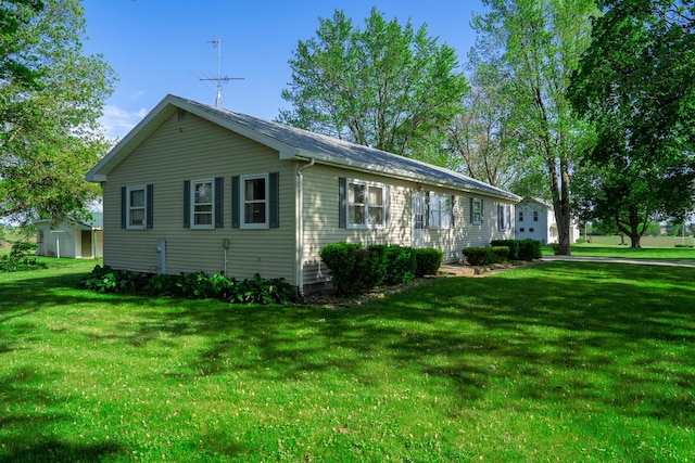 2056 Peek Home Rd, Dixon, IL 61021 - view of side of home with a lawn