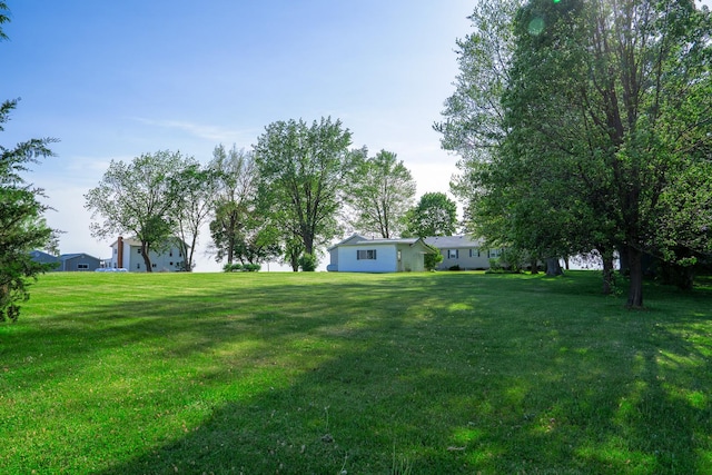 2056 Peek Home Rd, Dixon, IL 61021 - view of green lawn