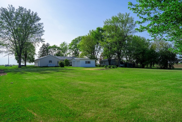 2056 Peek Home Rd, Dixon, IL 61021 - view of grassy yard