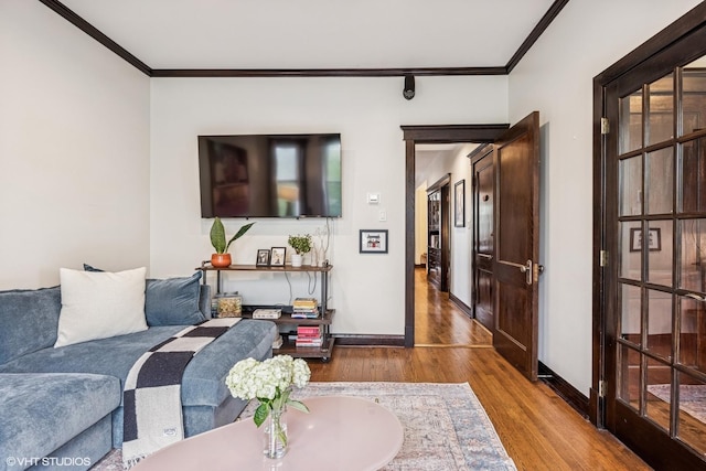 4940 N Ridgeway Ave Unit 3, Chicago, IL 60625 - living room featuring crown molding, wood finished floors, and baseboards