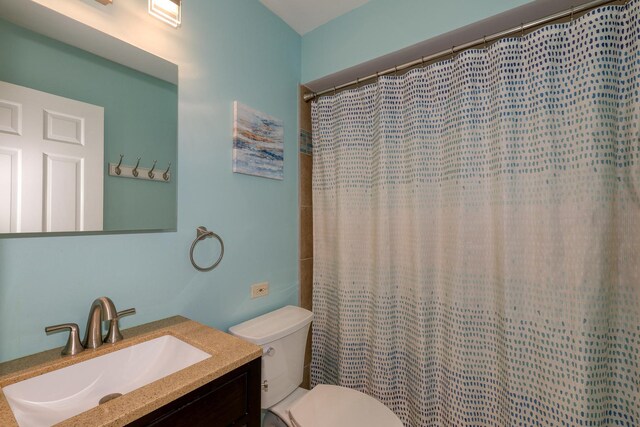 911 Woodland Hills Rd, Batavia, IL 60510 - full bath featuring vanity, toilet, and a shower with curtain