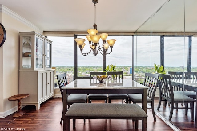 dining area with healthy amount of natural light, dark wood-style floors, a chandelier, crown molding, and baseboards