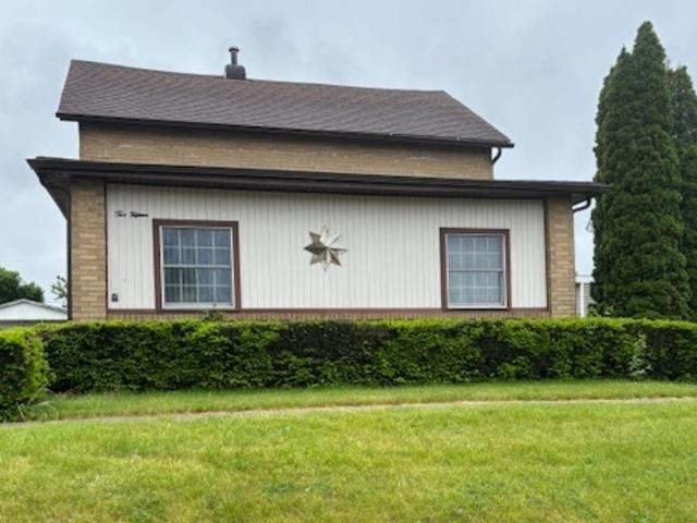 215 W Cleveland St, Spring Valley, IL 61362 - view of property exterior featuring a lawn