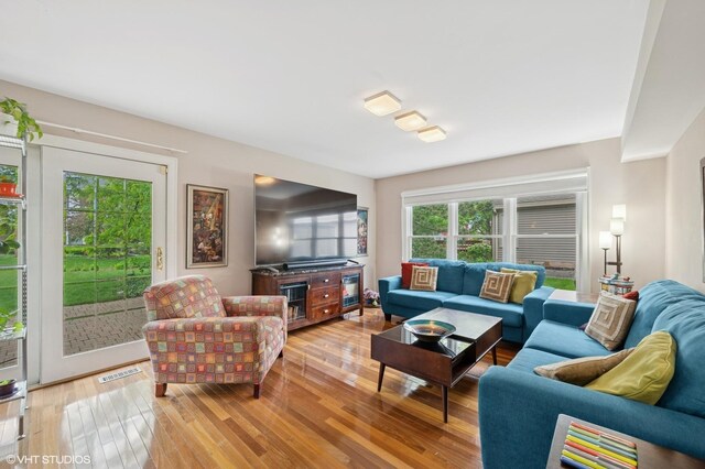 640 Yardley Ln, Hoffman Estates, IL 60169 - living room with light wood-style floors