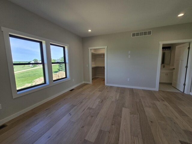 17-95 Lake Carroll Blvd, Lake Carroll, IL 61046 - unfurnished bedroom with light wood-type flooring, a spacious closet, baseboards, and recessed lighting